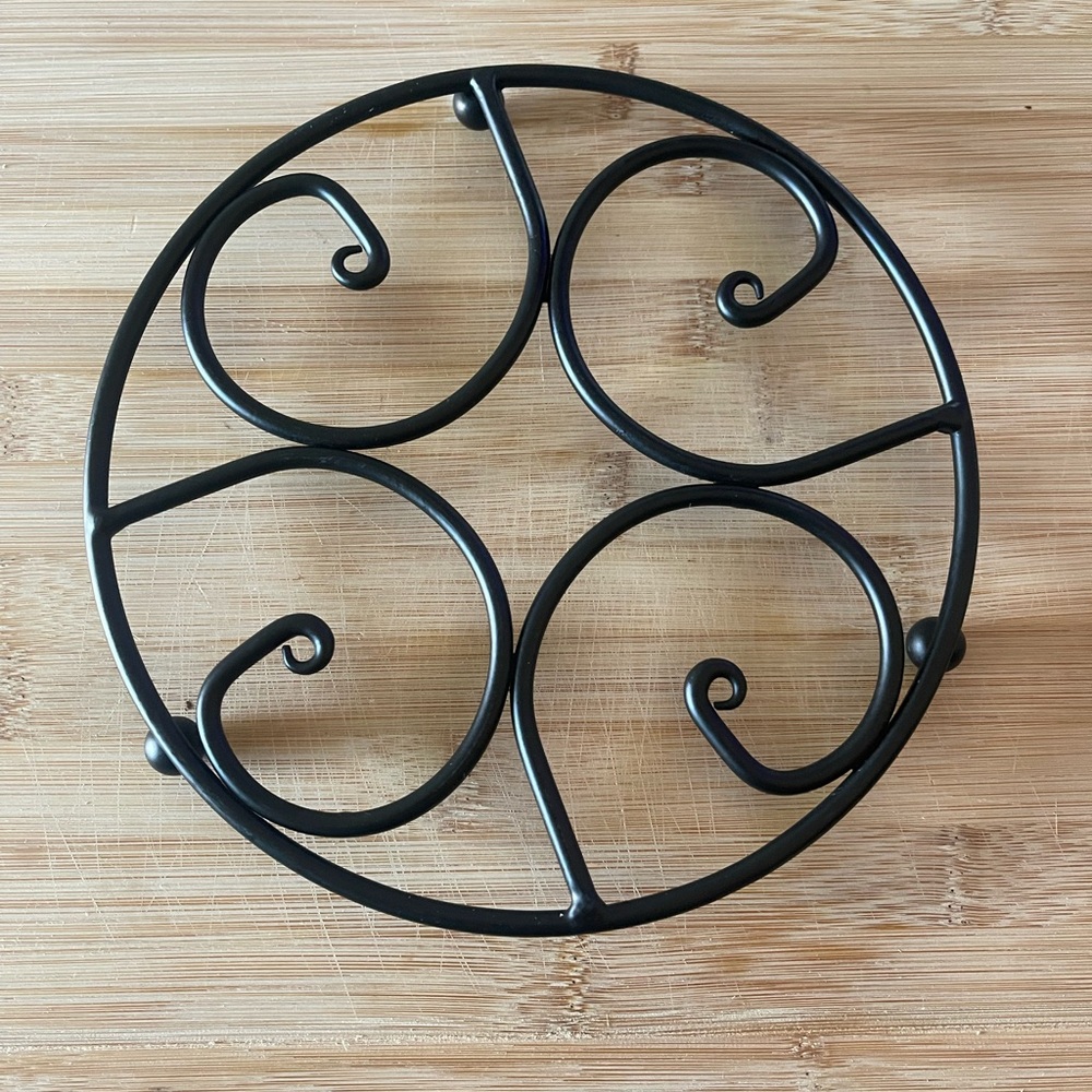 Black metal trivet - like new